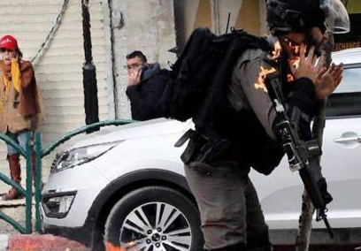 الاحتلال يعتقل فلسطيني أصاب جندي بزجاجة حارقة